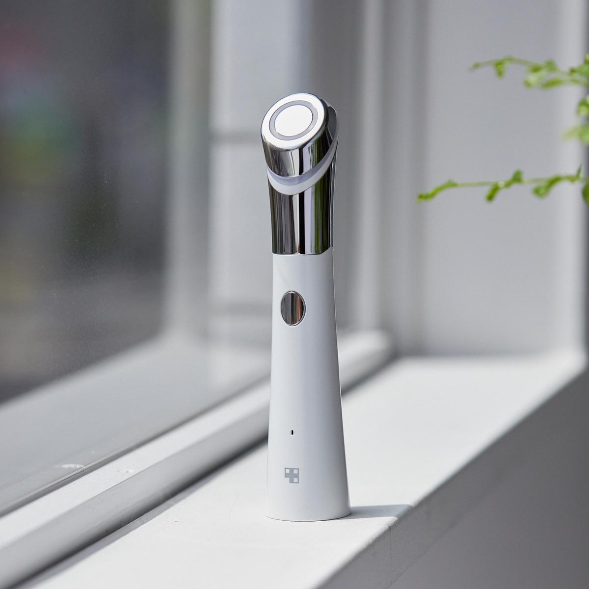 medicube ダーマペン美顔器 ダーマエアショット【夏ダメージケア】」の